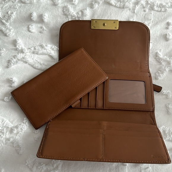 Coach purse and wallet - Picture 4 of 6